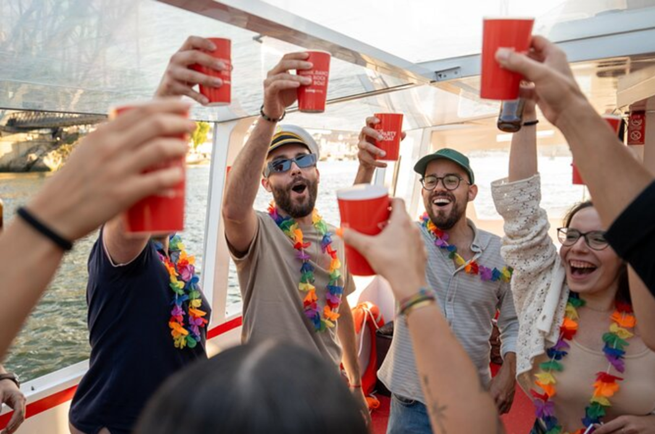 Festa em Barco no Porto com Bar e Dj